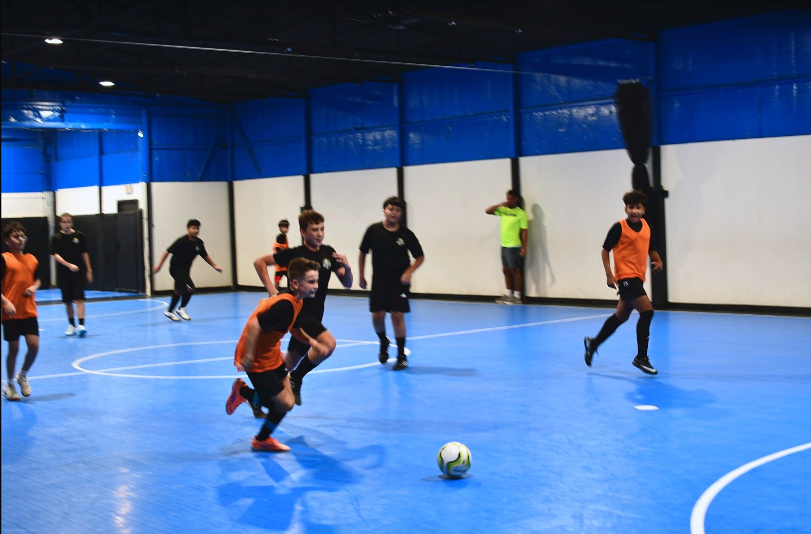 Joga Labs futsal player on the attack
